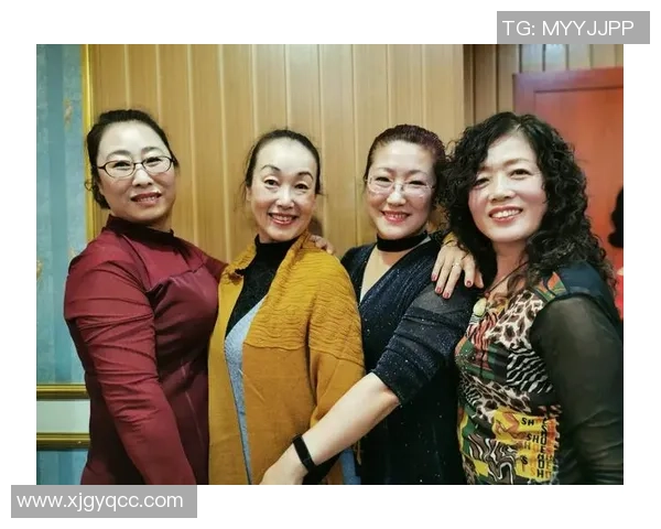 香港足球明星队赛后欢聚一堂共享美食庆祝胜利时刻 香港足球明星队赛后欢聚一堂共享美食庆祝胜利时刻